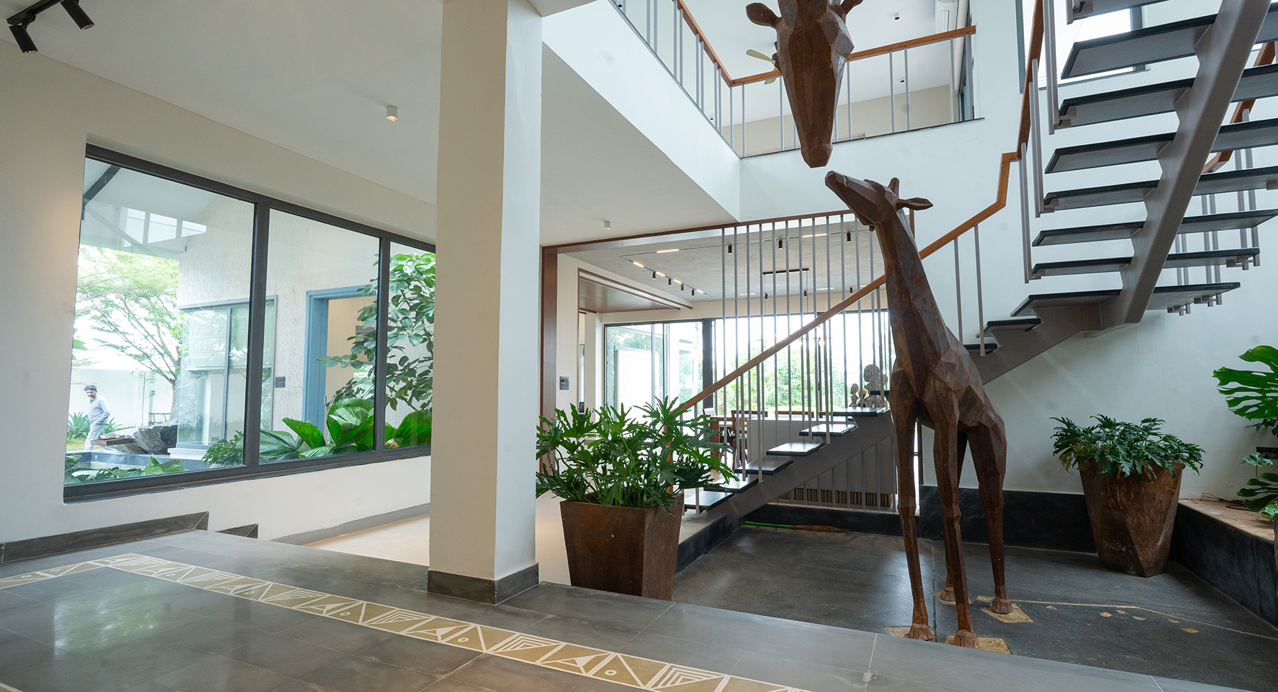 Farmhouse & Luxury Villas